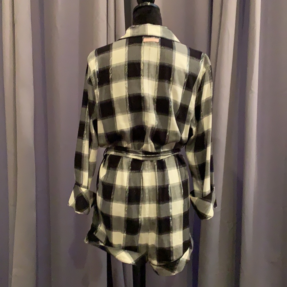 PERFECT Victoria’s Secret Medium Romper!  NWT - Picture 4 of 6